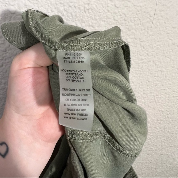 Soft Surroundings Twill Pants with Ankle Snaps Light Olive Green Sz XS - Picture 7 of 7